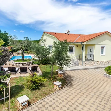 Sole, Ferienvilla Mit Eigenem Pool Bei Pula Vakantiehuis