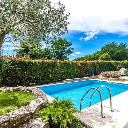 Sole, Ferienvilla Mit Eigenem Pool Bei Pula 度假居